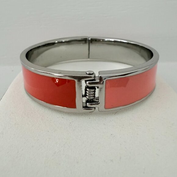 ✨ Add a pop of color and sparkle to your stack with this chic hinged bangle! - Picture 3 of 8